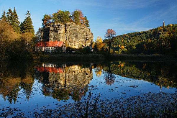 Reflections Rock Castle Sloup V Cechach - Canvas Prints