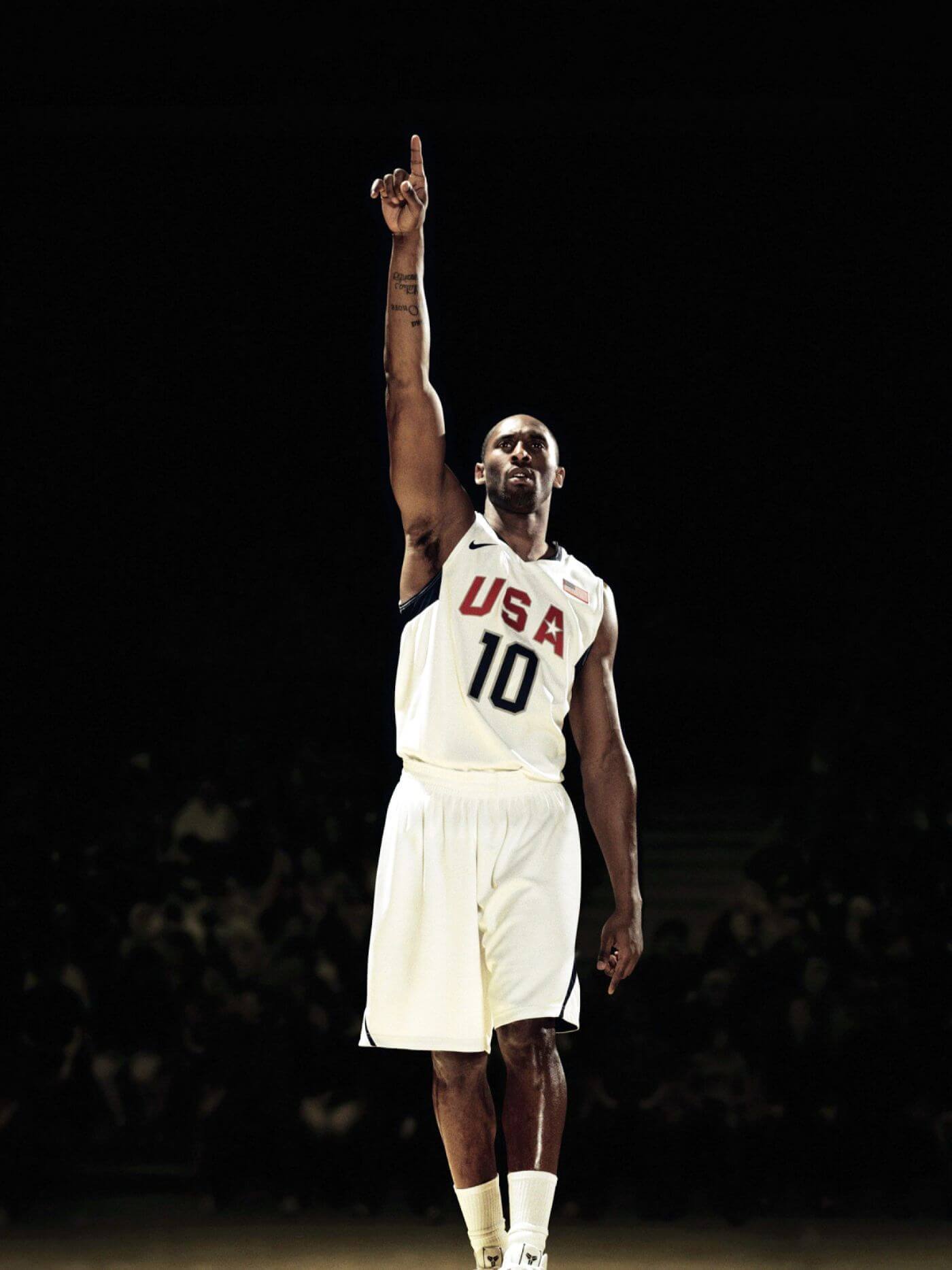 Los Angeles Kobe Bryant White Jersey With Ball Poster (24x36) inches
